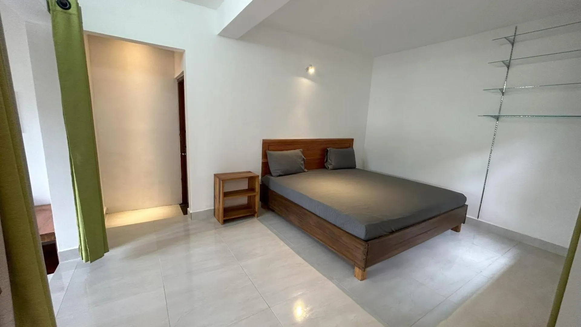 Hnm Kandy - Peradeniya Small Apartment With A Luxury Bed, Kitchen, Living Area, Attached Washroom Angunawala